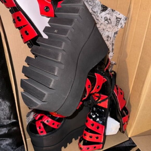 RARE Bondage Knee-High Double Platform Boots - Dolls Kill - Size 7 - New in Box - Picture 2 of 3